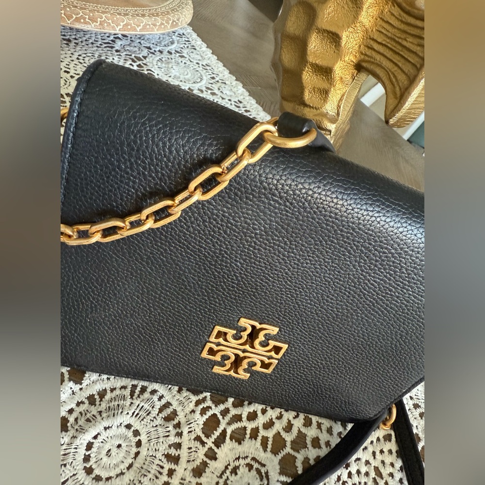 Tory Burch Black Crossbody Bag with Gold Logo - Picture 3 of 16